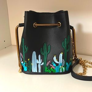 Embroidered Bucket Bag 🌵💖